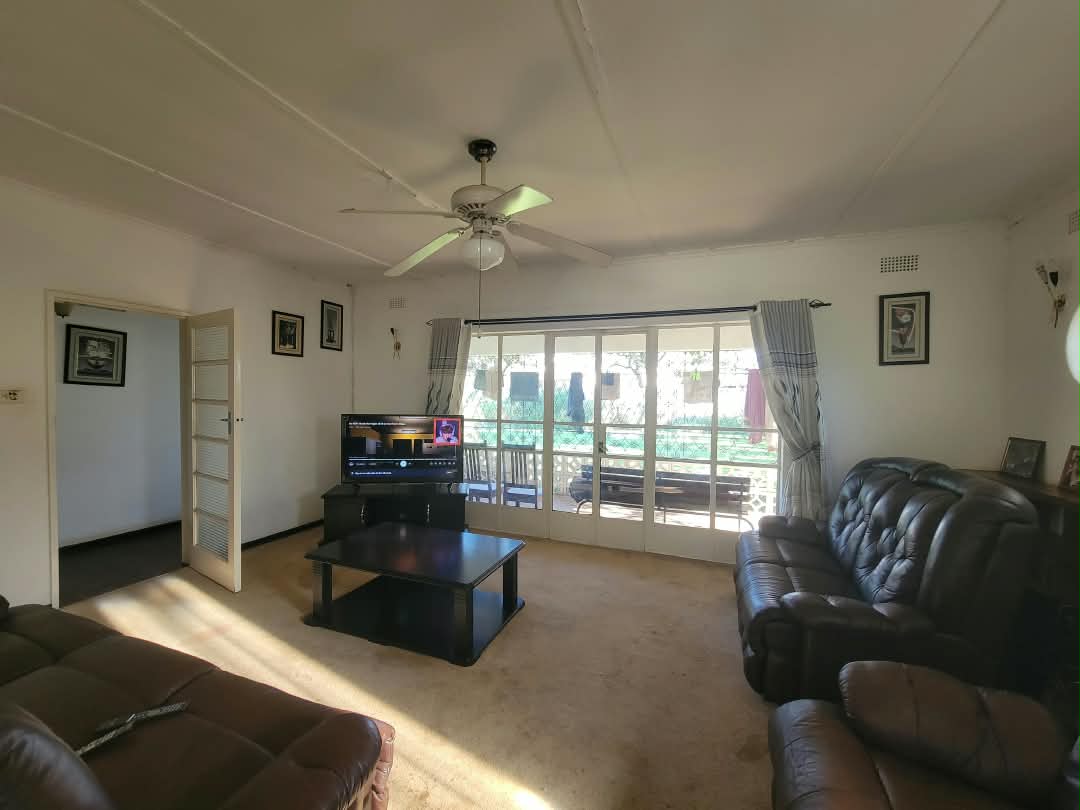 WhatsApp Image 2026-10-14 at 10.05.27 3 Bedroomed House in Morningside For Sale