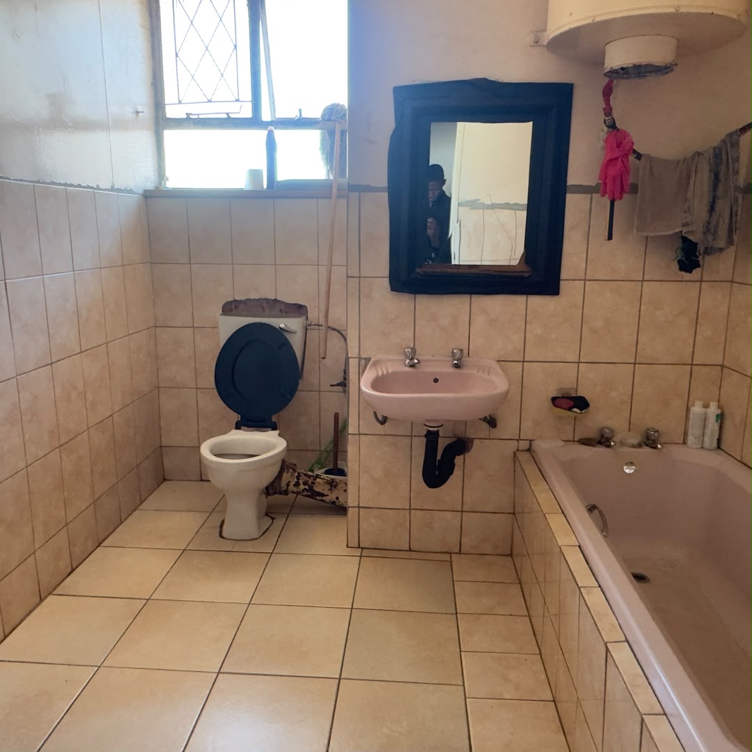 WhatsApp Image 2026-10-16 at 15.30.48 (2) 2 Bedroom Flat in Cbd For Sale