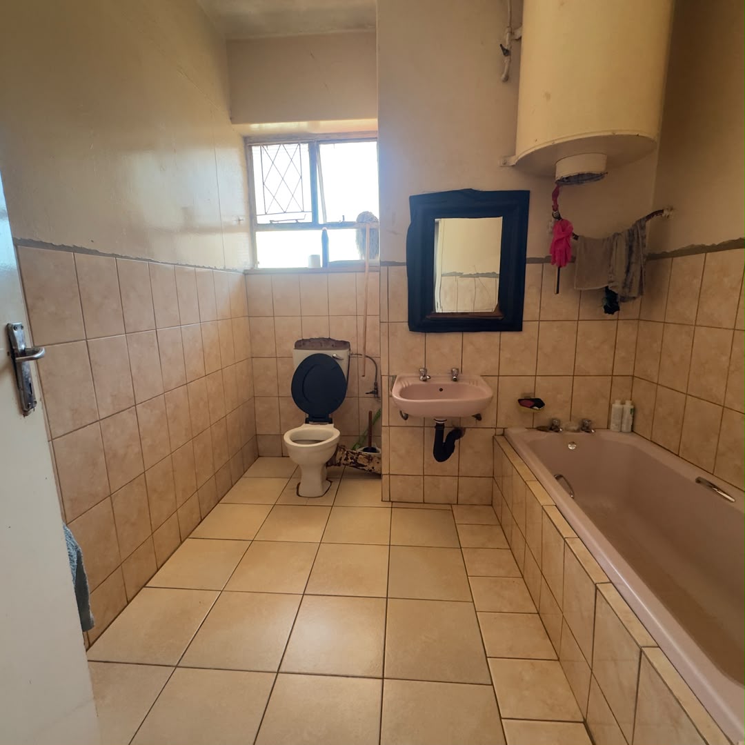 WhatsApp Image 2026-10-16 at 15.30.48 2 Bedroom Flat in Cbd For Sale