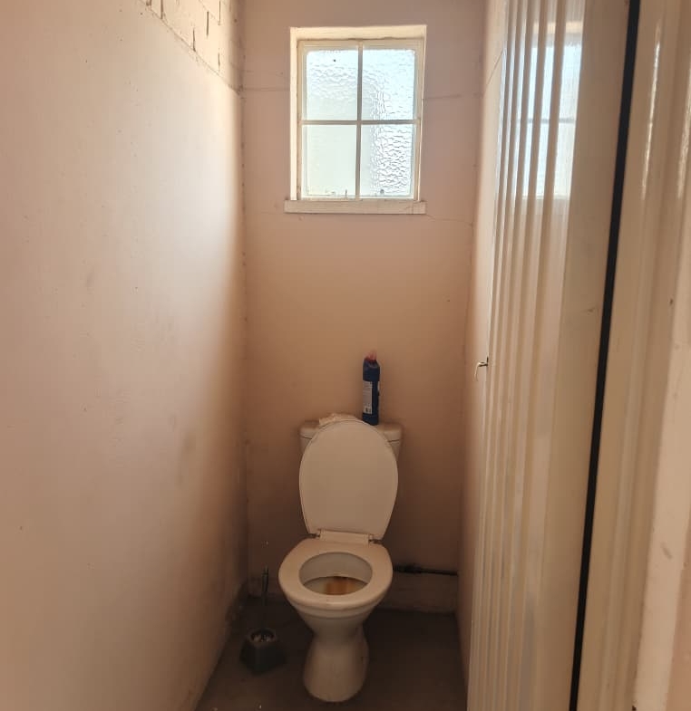 762