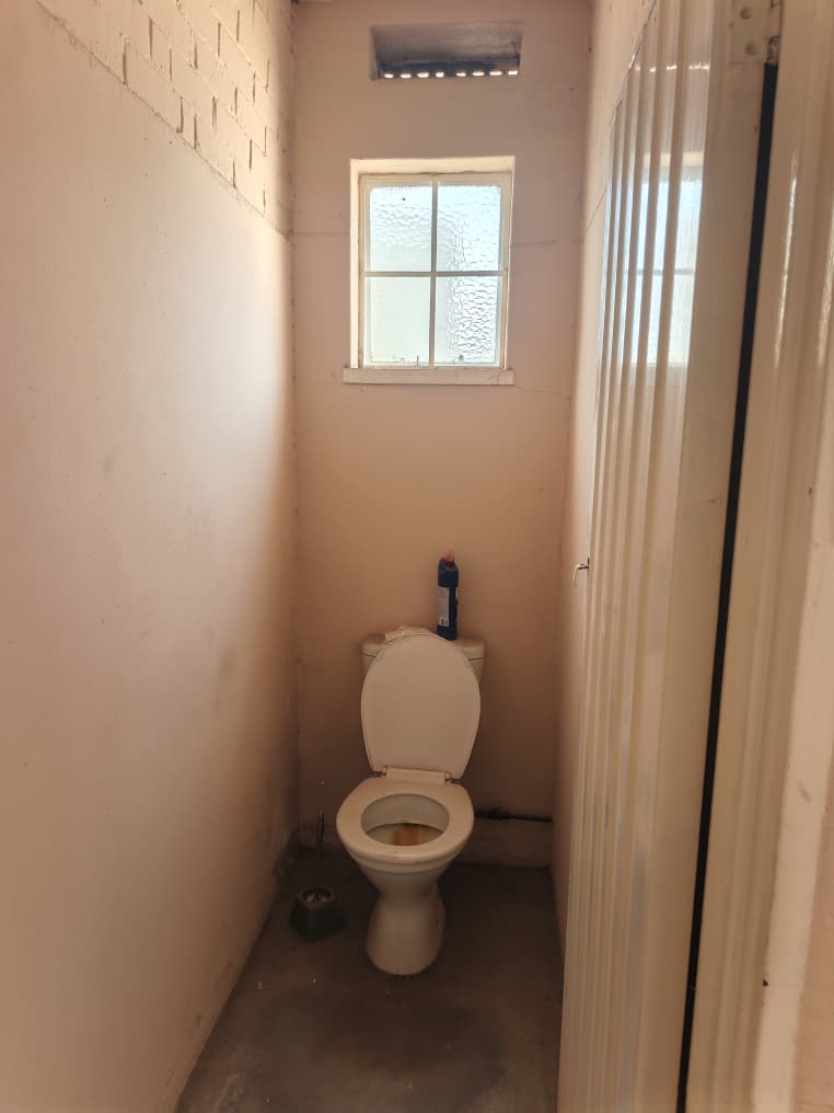 Commercial Shop Space in Belmont To Rent