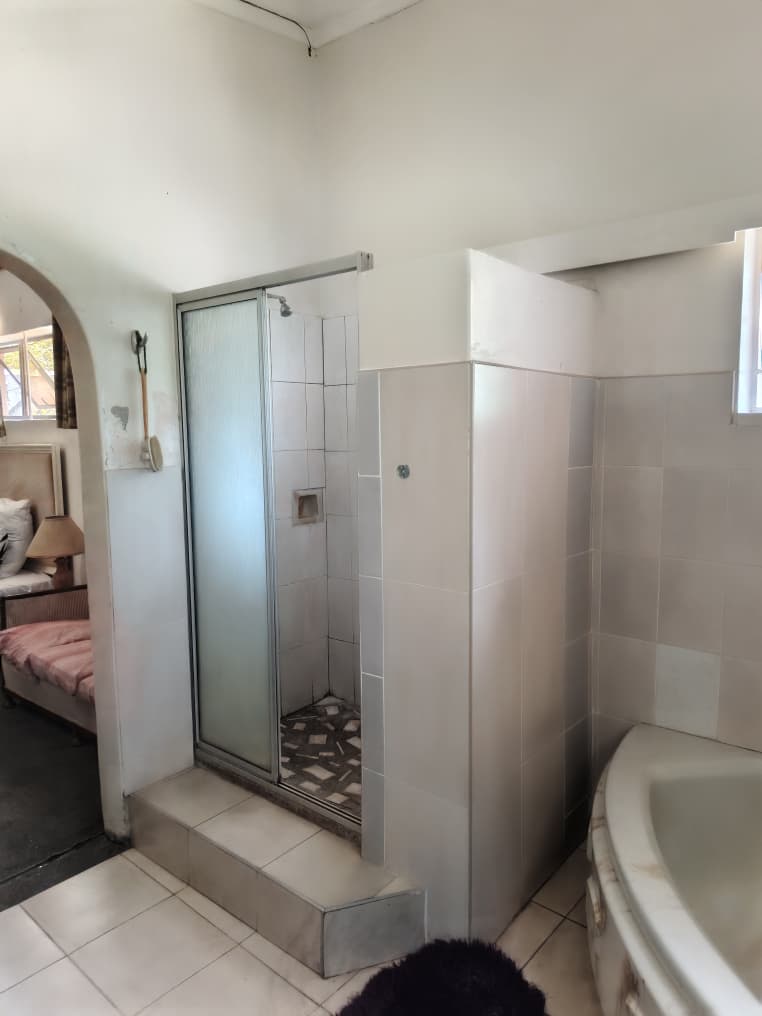 WhatsApp Image 2026-10-21 at 10.49.31 (1) 4 Bedroomed House in Glengarry To Rent