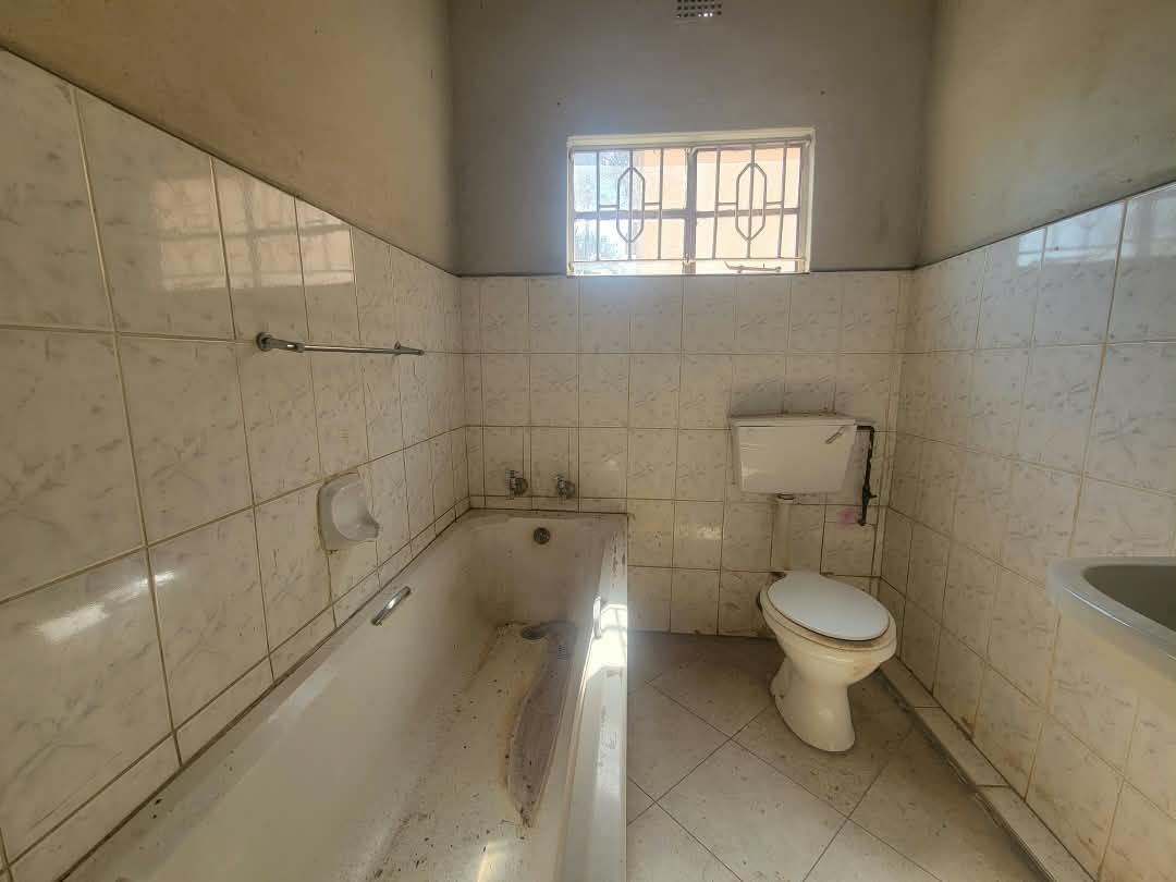 3 Bedroomed House on 1.045Ha in Douglasdale For Sale