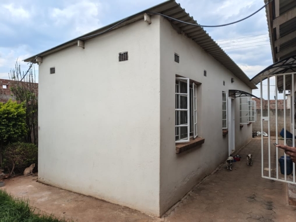 2 Bedroom Cottage in Mahatshula North To Rent